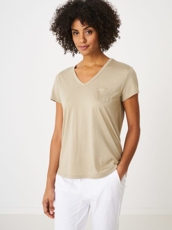 T-shirt met V-hals en borstzakje bestellen via fashionciao