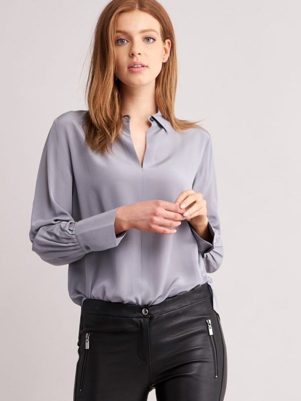 Zijden blouse met overhemdkraag en sleutelgat-halslijn bestellen via fashionciao
